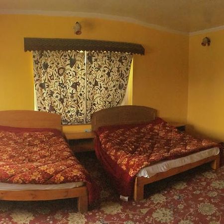 Отель Royal Residency Сринагар Экстерьер фото